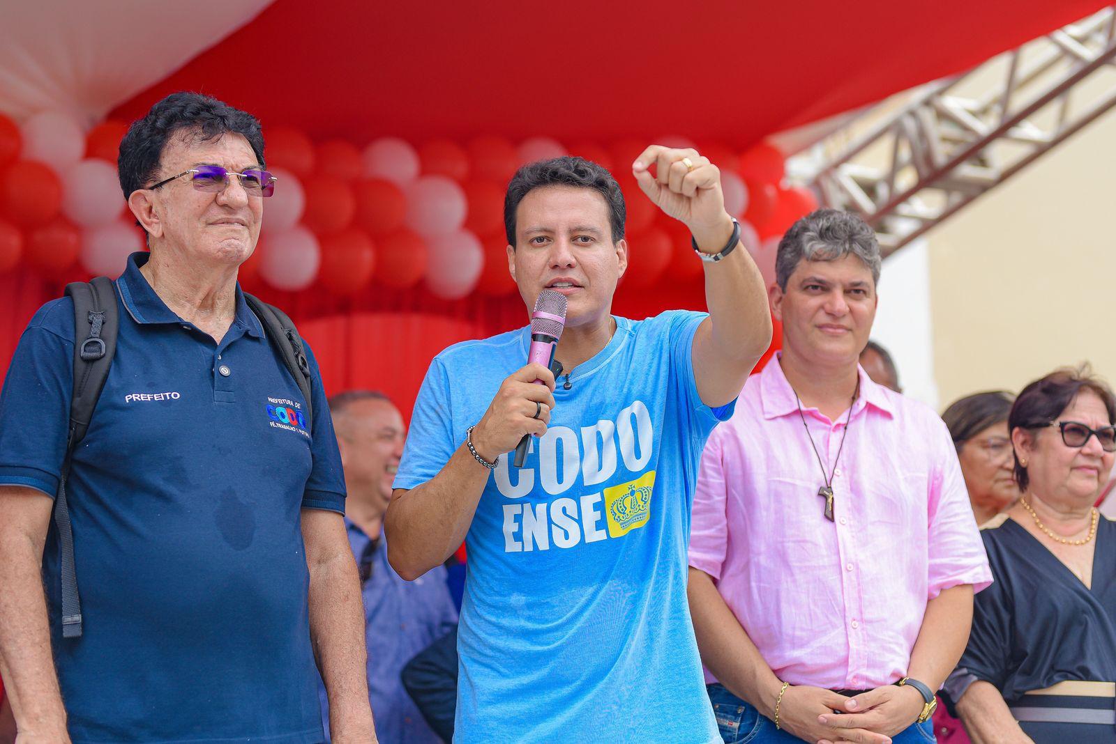 Felipe Camarão participa das festividades dos 129 anos de Codó
