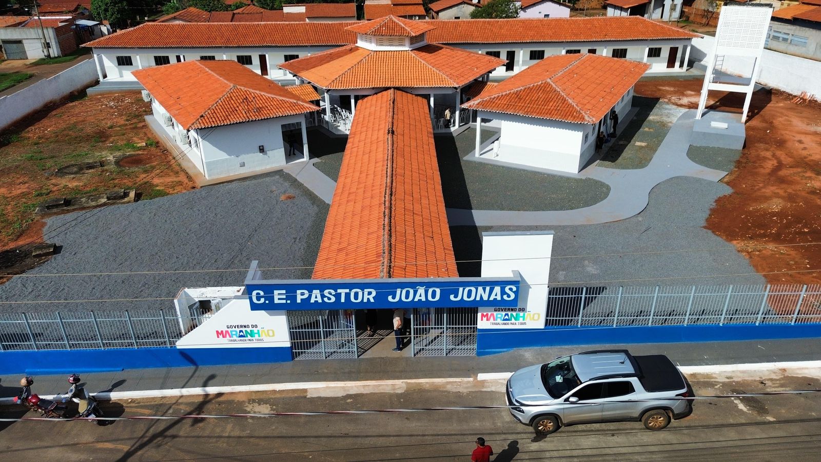 Vice-governador desmonta narrativa de Lahésio e entrega escola de qualidade em São Pedro dos Crentes